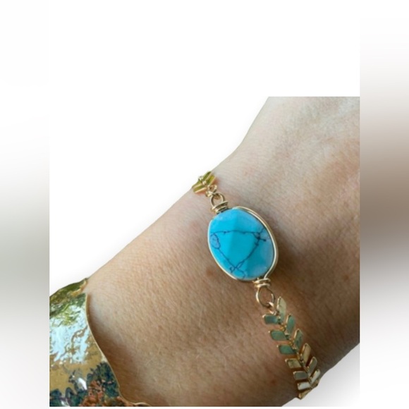 New Gold Hammered Bangle Bracelet - Picture 5 of 7